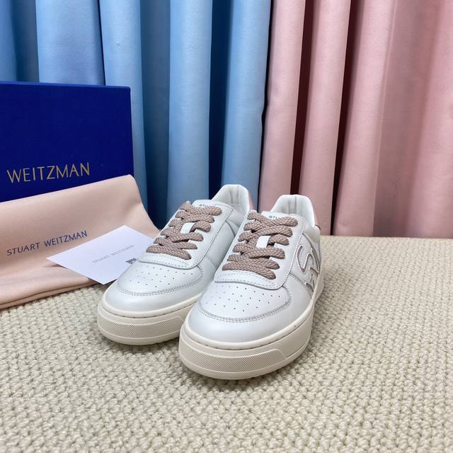 顶级版本 G090休闲鞋stuart Weitzman高版本sw低帮休闲运动鞋华丽焕新经典系带款小白鞋，全新上线 恩缇韦曼专门为女性量身打造定制鞋楦，致力于为每