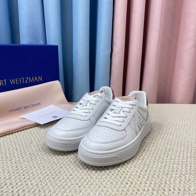 顶级版本 G090休闲鞋stuart Weitzman高版本sw低帮休闲运动鞋华丽焕新经典系带款小白鞋，全新上线 恩缇韦曼专门为女性量身打造定制鞋楦，致力于为每