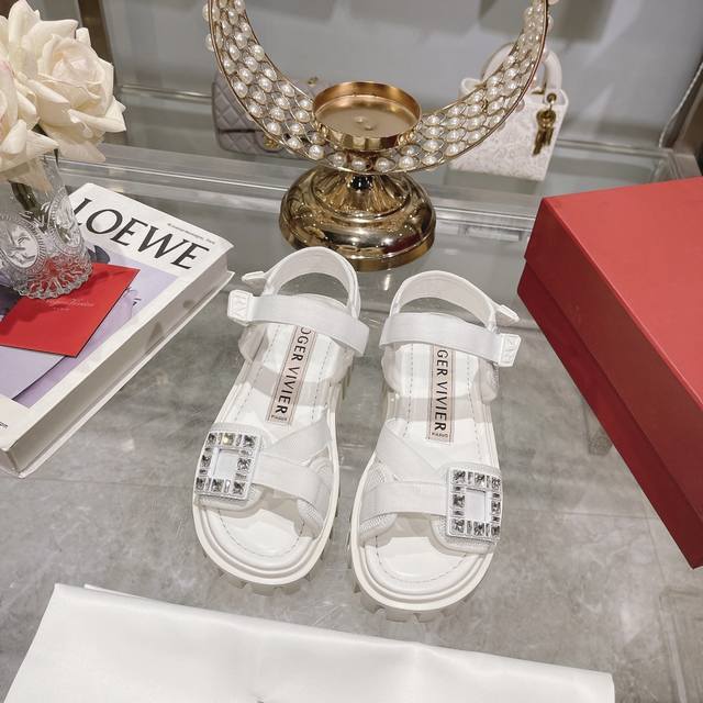 出厂 明星同款roger Vivier 2024夏季新款厚底水晶方钻扣织布凉鞋，高端顶级版本原版1比1复刻，Rv凉鞋太舒服啦新出的这款凉鞋绝美了脚感好到不得了，