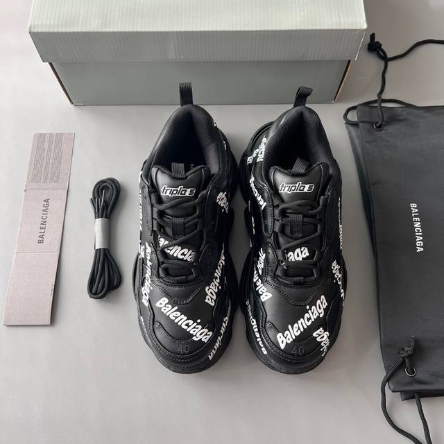 纯原版本字母logo Balenciaga Triple S 一代巴黎世家 原版复刻 无限还原zp正确字体粗细、位置、大小 ，正确侧边透气孔。正确的楦型让鞋子穿