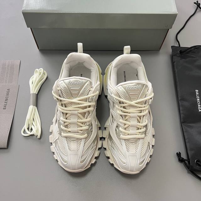 纯原版本巴黎世家 4代 4.0 Balenciaga Track 4.0 巴黎世家四代 各配件均私模开发 增加全新设计 在延续 Track Trainer 户外