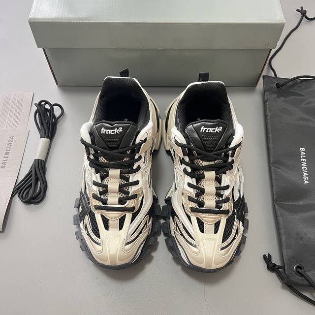 纯原版本巴黎世家 4代 4.0 Balenciaga Track 4.0 巴黎世家四代 各配件均私模开发 增加全新设计 在延续 Track Trainer 户外