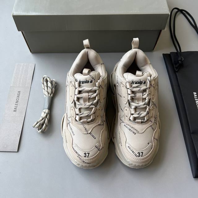 纯原做旧版本balenciaga Triple S 联名款 一代巴黎世家 原版复刻 无限还原zp正确字体粗细、位置、大小 ，正确侧边透气孔。正确的楦型让鞋子穿起