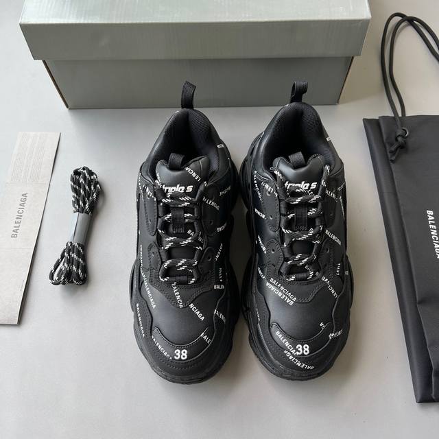 纯原做旧版本balenciaga Triple S 联名款 一代巴黎世家 原版复刻 无限还原zp正确字体粗细、位置、大小 ，正确侧边透气孔。正确的楦型让鞋子穿起