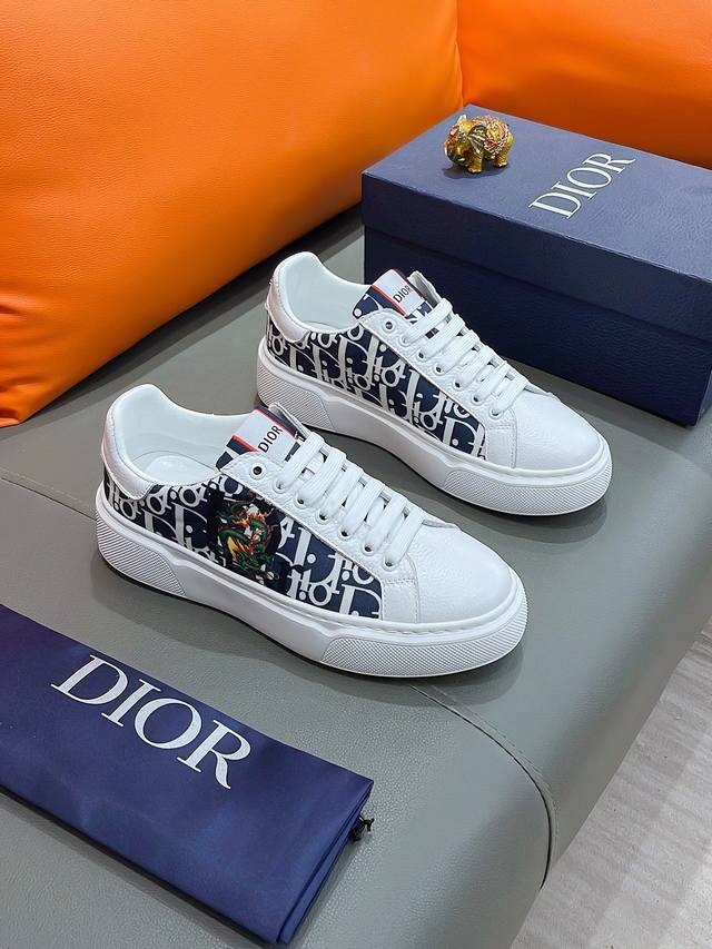 商品名称：Dior 迪奥 正规码数: 38-44 休闲鞋 商品材料：精选 牛皮鞋面，舒适羊皮内里；原厂特供大底；