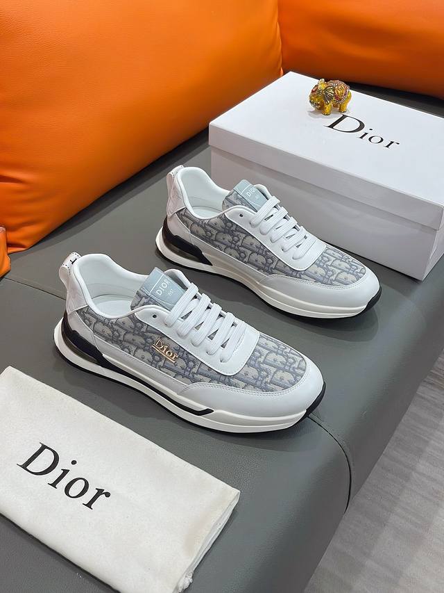 商品名称：Dior 迪奥 正规码数: 38-44 休闲鞋 商品材料：精选 牛皮鞋面，舒适羊皮内里；原厂特供大底；