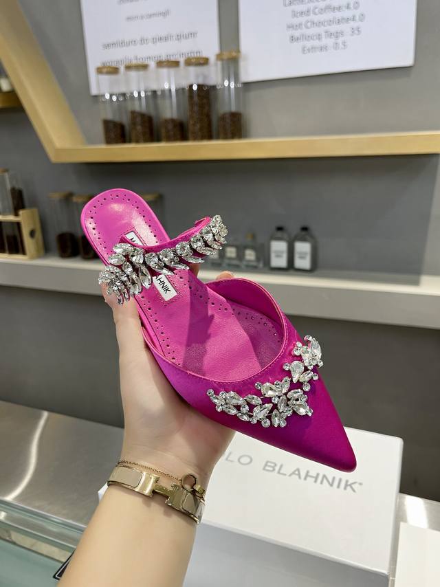 顶级版本 Manolo Blahnik 四季经典款 施华洛世奇水晶丝绸缎面穆勒鞋平跟鞋 Manol* Blahni*莫罗 伯拉尼克尖头绸缎麦穗水钻拖鞋 原版套楦