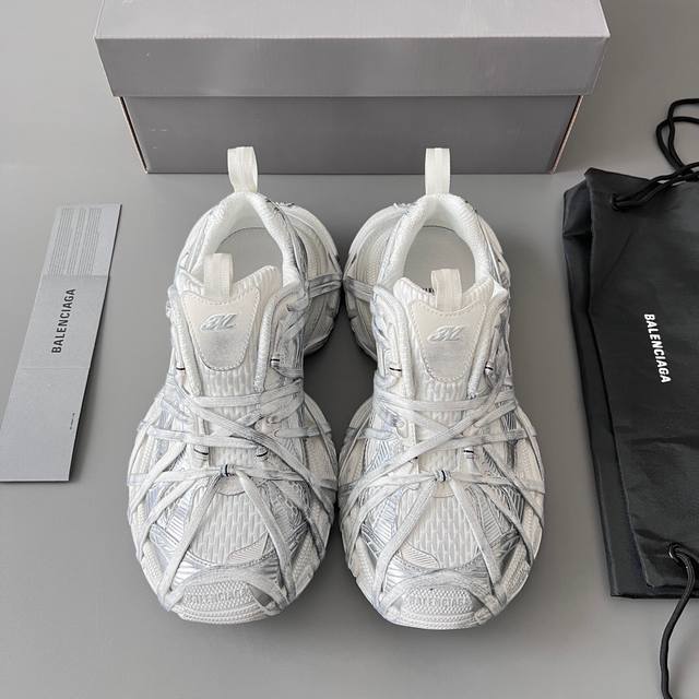 纯原版本balenciaga Antom Sneaker 巴黎世家全新做旧十代白色做旧绑带潮流跑鞋 在延续 Track Trainer 户外轮廓和复杂鞋面结构的