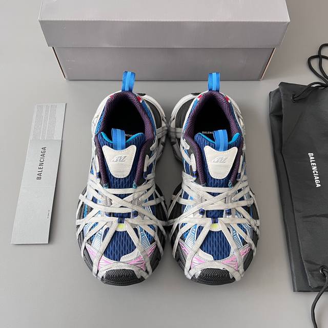 纯原版本balenciaga Antom Sneaker 巴黎世家全新做旧十代黑蓝绑带潮流跑鞋 在延续 Track Trainer 户外轮廓和复杂鞋面结构的同时