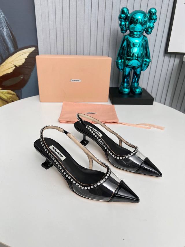 工厂 2024 新款新品 Miu Miu 全新超美装饰搭配,时尚淑女气质十足 双色拼接 又不乏美艳色彩,外侧附带弹力象巾 上脚非常方便意大利引进的原版楦头是最新