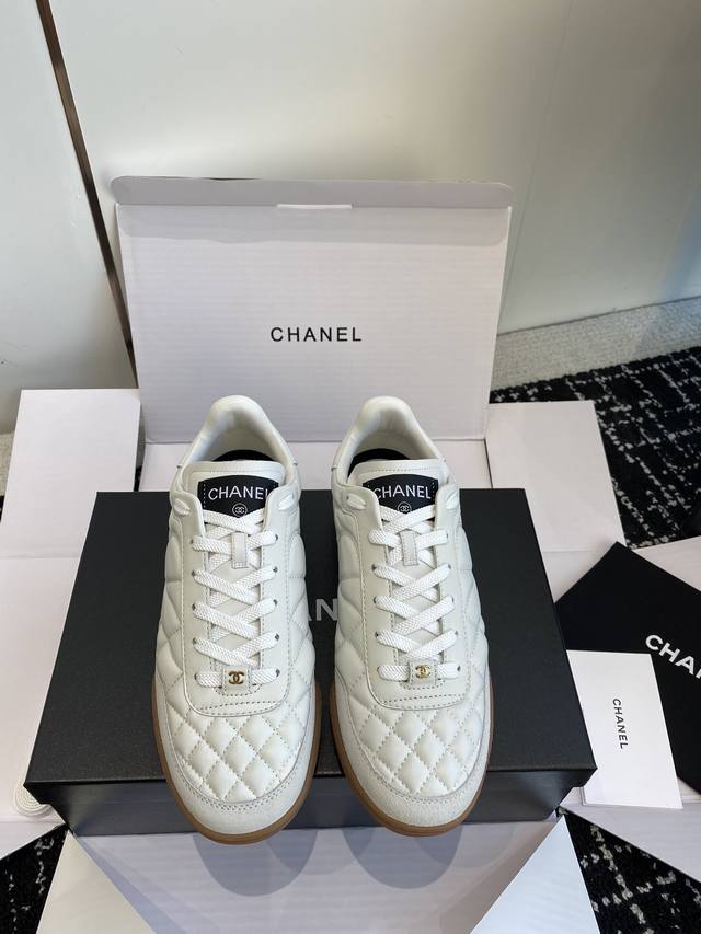 东莞代购级 最有流量的棒球鞋chanel 小香这双鞋谁穿谁夸 杨幂同款chanel23S棒球鞋 永远可以相信幂姐的眼光 Chanel23S春夏菱格纹运动鞋