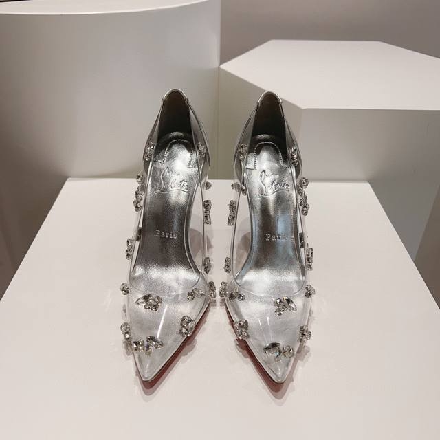 顶级版 原版盒 礼品盒 Christian Louboutin 2023S原版做货重工cl 经典degraqueen水晶高跟鞋～ 鞋面：采用透明的pvc鞋面搭配