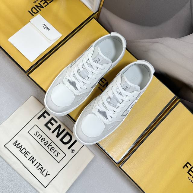 Fendi 芬迪最新step系列 情侣款 休闲 运动鞋 拼色 系带 板鞋 原版购入开发 做货 全新step系列 拼色 系带运动鞋。米色皮革材质。棕色麂皮细节。两