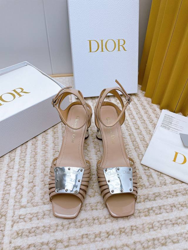 出厂 Dior 迪奥 2023春夏最新时装秀高定系列la Parisienne 复古罗马风果冻色脚环绑带女鞋 Cd字母logo金属皮扣高跟拼色镂空凉拖鞋 粗跟方