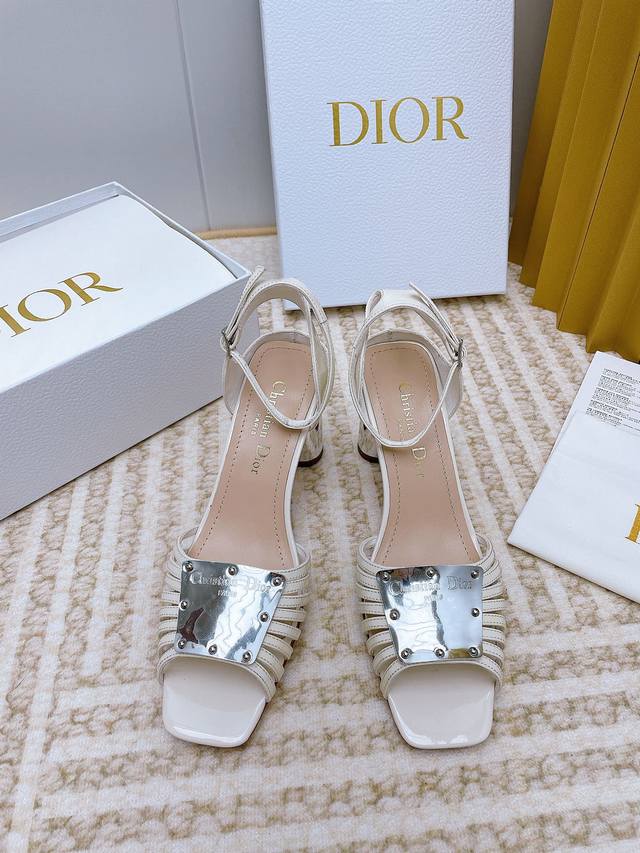 出厂 Dior 迪奥 2023春夏最新时装秀高定系列la Parisienne 复古罗马风果冻色脚环绑带女鞋 Cd字母logo金属皮扣高跟拼色镂空凉拖鞋 粗跟方