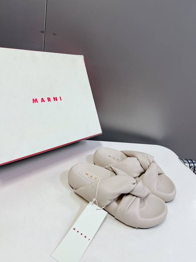 出厂价 Marni 玛尼24Ss走秀款交叉拖 鞋面采用整张皮料无断开 损耗大特别费材料 牛皮鞋面 内里垫脚进口小牛皮 独家开模原版1:1 橡胶大底 高弹pu发泡