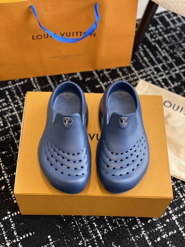 代购级 Louis Vuitton Shark鲨鱼半拖 2代 新款网红同款 新款鲨鱼拖鞋 增高5厘米 Lv这鞋可以完美的盖住大丑脚 就连高脚背都可以很好的适配，