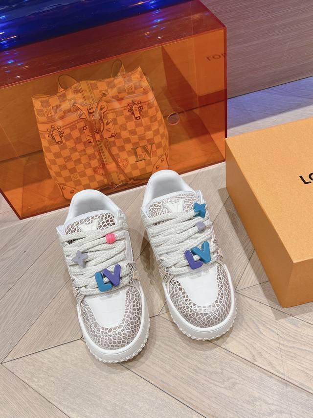 代购级别 批 龙年限定最新情侣系列 新色 Louis Vuitton 路易威登 Trainer Sneaker 时尚百搭低帮休闲板鞋 男女同款 顶级版本 胖嘟嘟