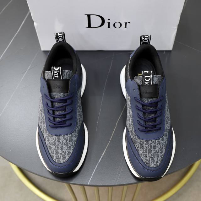 出厂价 品牌：迪奥dior 标准码：38-44 45定制 等级：官网同款 材料：原版皮料 舒适透气内里 轻便柔软耐磨大底 款式类别：男士时尚休闲鞋 跑步 运动鞋