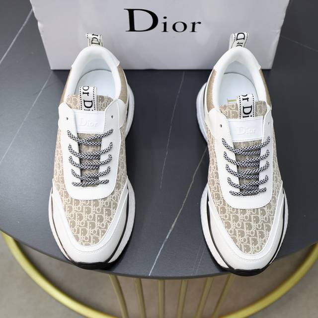 出厂价 品牌：迪奥dior 标准码：38-44 45定制 等级：官网同款 材料：原版皮料 舒适透气内里 轻便柔软耐磨大底 款式类别：男士时尚休闲鞋 跑步 运动鞋