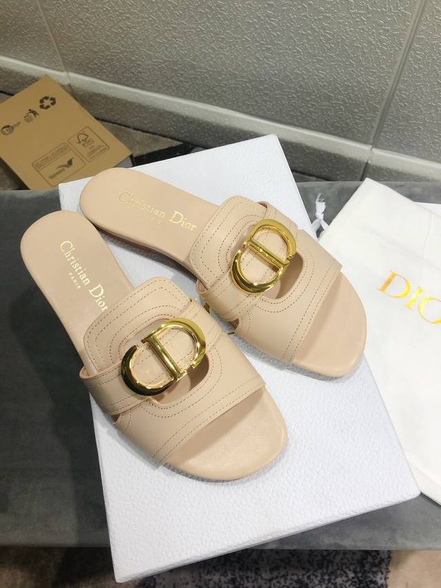 平底 高跟 迪奥 Dior 2021早春新款女鞋 Cd字母logo平底镂空凉鞋，圆头粗跟果冻色拖鞋 市面顶级版本 材质:鞋面进口混种羊皮+水染羊皮内里 大底：意