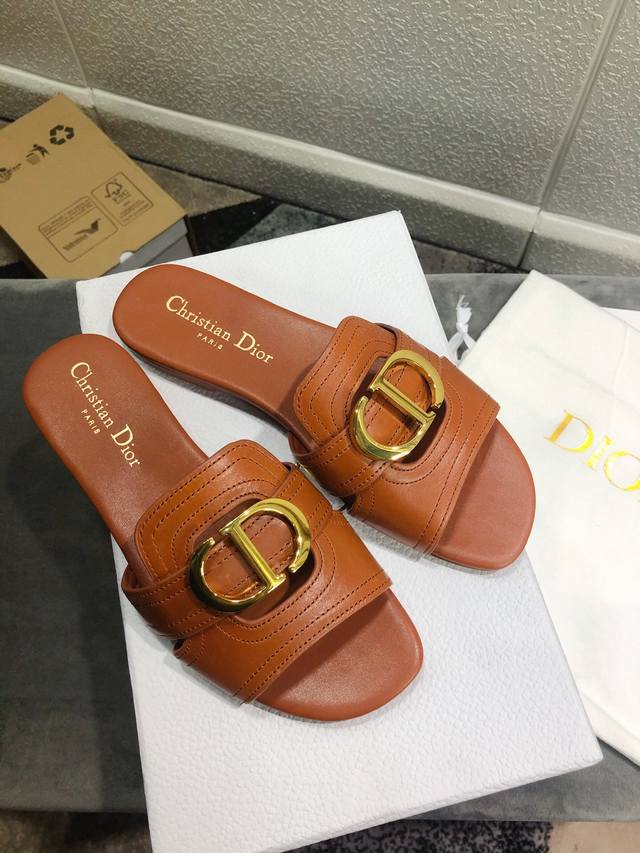 平底 高跟 迪奥 Dior 2021早春新款女鞋 Cd字母logo平底镂空凉鞋，圆头粗跟果冻色拖鞋 市面顶级版本 材质:鞋面进口混种羊皮+水染羊皮内里 大底：意