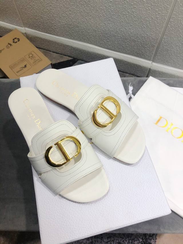 平底 高跟 迪奥 Dior 2021早春新款女鞋 Cd字母logo平底镂空凉鞋，圆头粗跟果冻色拖鞋 市面顶级版本 材质:鞋面进口混种羊皮+水染羊皮内里 大底：意