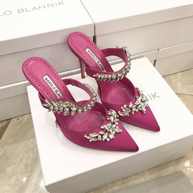 工厂价 Manolo Blahnik 90毫米“Lurum”施华洛世奇水晶丝绸缎面穆勒鞋高跟鞋，码数35-39 34、40、41、42定做不退换