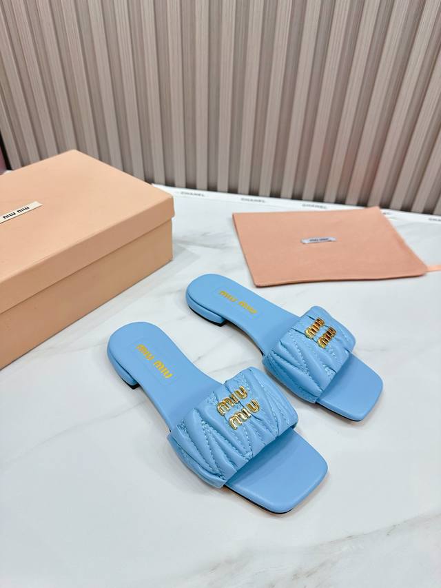 工厂 2024 新款新品 Miu Miu 全新超美装饰搭配,时尚淑女气质十足 双色拼接 又不乏美艳色彩,外侧附带弹力象巾 上脚非常方便意大利引进的原版楦头是最新