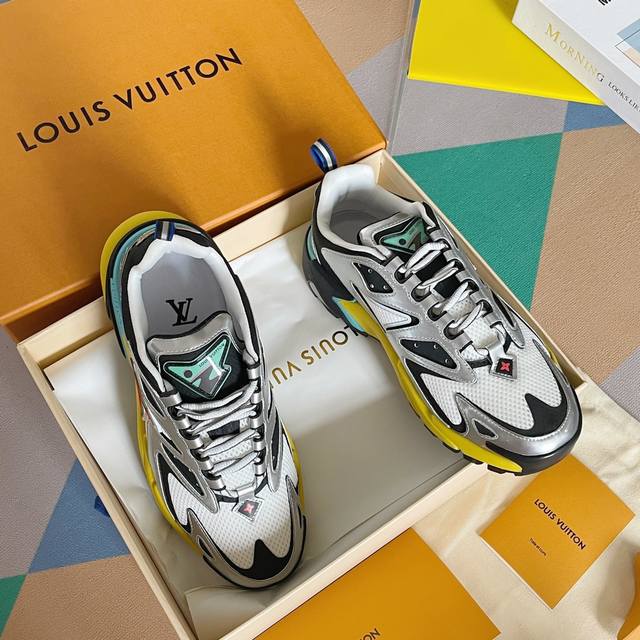 顶级版本： Lv 路易威登runner Tatic 运动鞋 老爹鞋 L家2022 春夏秀场推出 Lv Runner Tatic 运动鞋 驴牌 老爹鞋 复古跑鞋