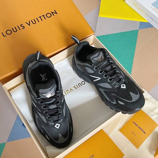 顶级版本： Lv 路易威登runner Tatic 运动鞋 老爹鞋 L家2022 春夏秀场推出 Lv Runner Tatic 运动鞋 驴牌 老爹鞋 复古跑鞋