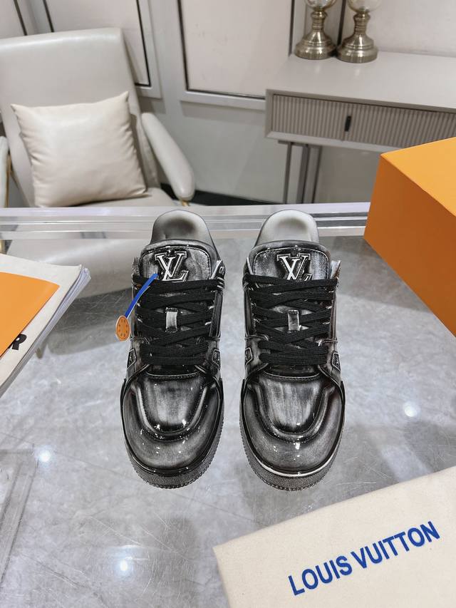 顶级版本 Louis Vuitton 复刻版 Lv24秋冬新款 淋胶运动鞋 Trainer运动鞋板鞋 情侣款 35-45