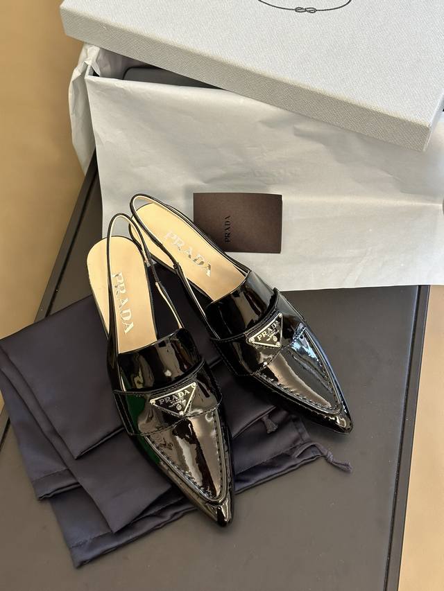 顶级版本 Prad A Ss23 New Arrival～ P家2023 三角标 Slingback 精致优雅，刚刚好的高度，脚感满分 漆皮鞋面 羊皮内里，牛皮