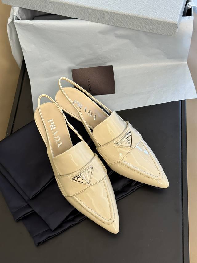 顶级版本 Prad A Ss23 New Arrival～ P家2023 三角标 Slingback 精致优雅，刚刚好的高度，脚感满分 漆皮鞋面 羊皮内里，牛皮