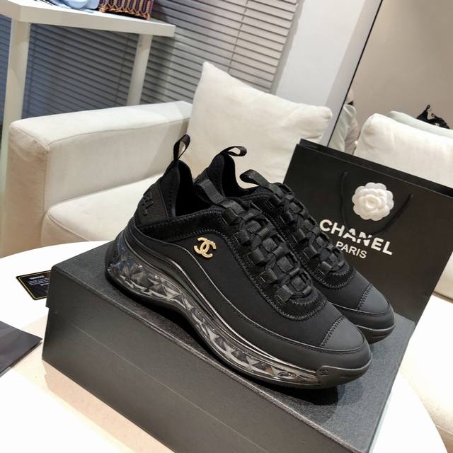 顶级版！！！出厂价 Chanel 情侣款 35-45 2020香奈儿新宠运动运动鞋鞋面：牛皮丝绸牛皮绒面革针织物大地：高压气垫 橡胶3合1大地上脚起炒鸡舒服.百