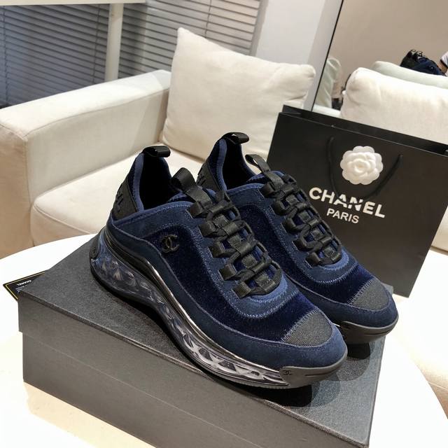 顶级版！！！出厂价 Chanel 情侣款 35-45 2020香奈儿新宠运动运动鞋鞋面：牛皮丝绸牛皮绒面革针织物大地：高压气垫 橡胶3合1大地上脚起炒鸡舒服.百