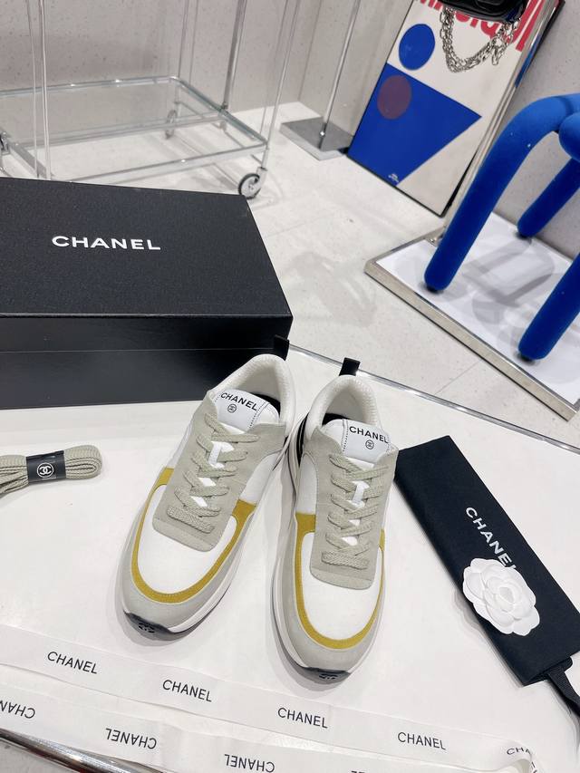 出 新色系 Chanel 香奈儿22B 新款休闲运动鞋 新色 无敌漂亮又好穿 非常轻便，内里也是超级软，超级舒服，无敌好穿 ，鞋面透气设计，配色高级耐看 百搭