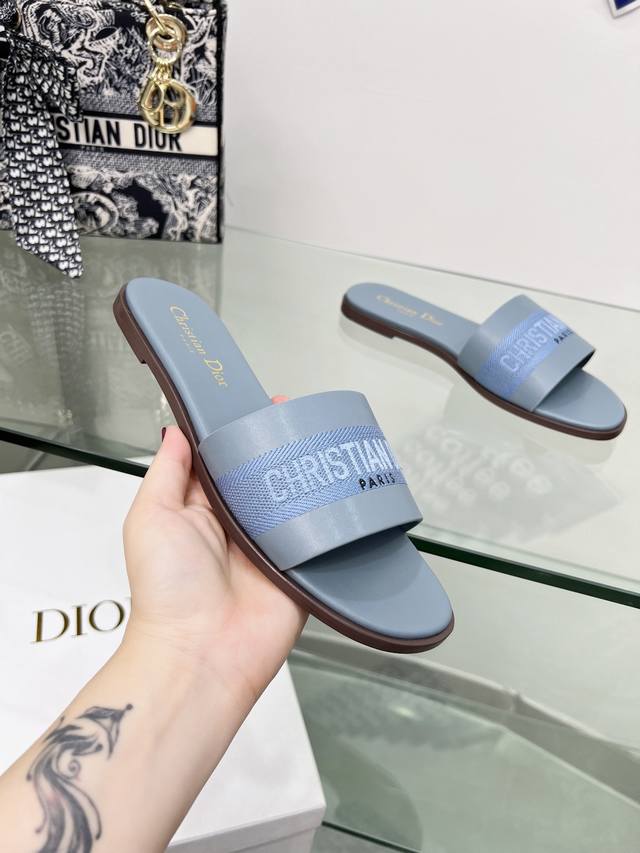 迪奥 Dior 2024 春夏新款女鞋 Cd字母刺绣logo平底拼色一字拖鞋 市面顶级版本 材质:鞋面进口牛皮 牛皮皮内里+意大利原色真皮大底： 跟高 平 1.