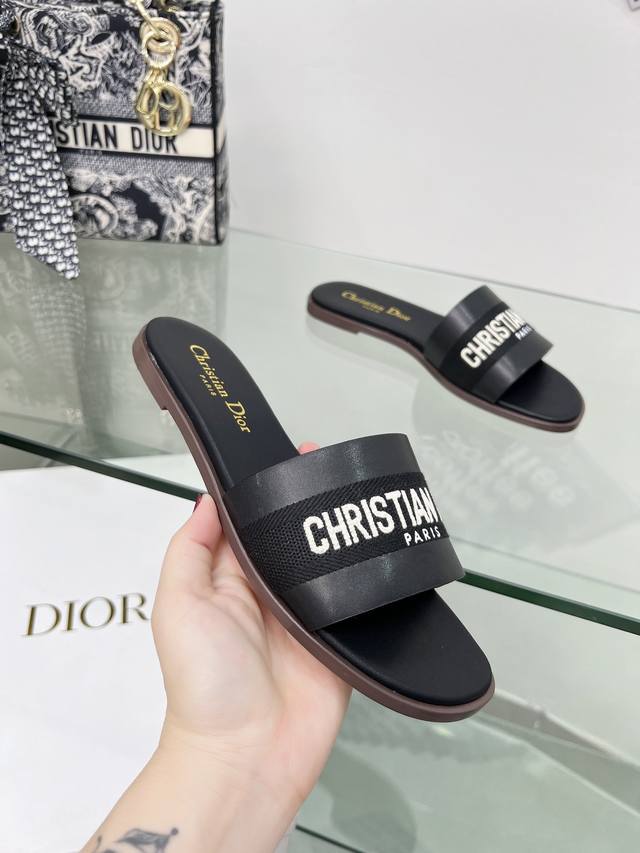 迪奥 Dior 2024 春夏新款女鞋 Cd字母刺绣logo平底拼色一字拖鞋 市面顶级版本 材质:鞋面进口牛皮 牛皮皮内里+意大利原色真皮大底： 跟高 平 1.