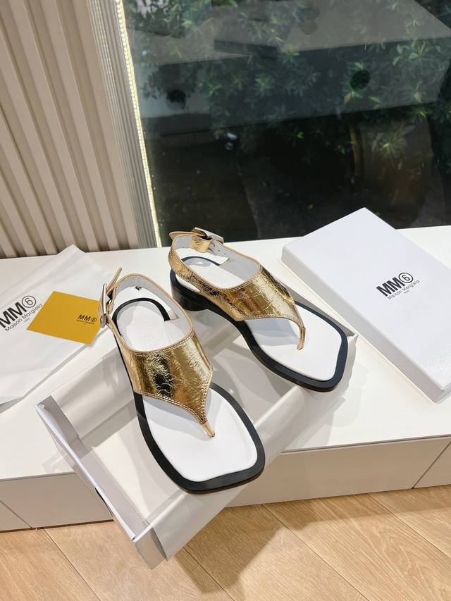 G077顶级现货供应 Maison Margiela 马吉拉mm6夹脚苹果头方头凉鞋 2024独家新品首发 最高版本买手代购1:1完美复刻 平底原版开模双层真皮