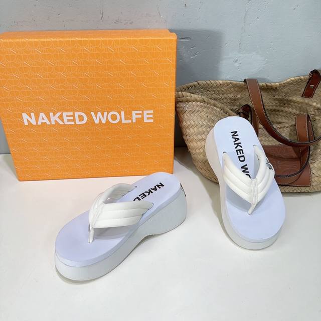 高品质出厂 ！小众潮牌naked Wolfe 24 春夏新品 狐狸头松糕厚底夹脚人字拖鞋！ Ins国外博主超推荐 全网明星网红都在跟风这个款。穿上瞬间拉长跟踺，