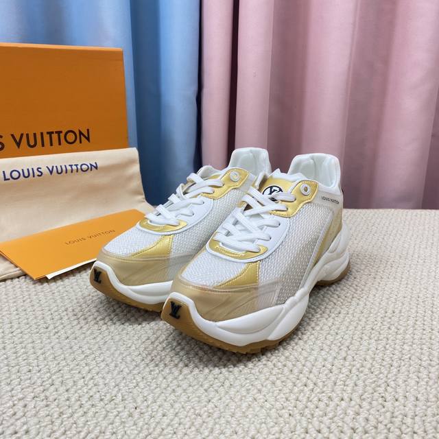 顶级版本 Louis Vuitton Lv Run55 老爹鞋 运动鞋 网球鞋 波鞋~~ 新款四叶花，超值推荐~~ 原版进口的dk透气网格布 Tpu裁片搭配牛皮