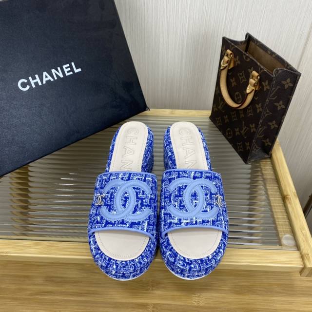 出厂价 Chane*｜小香23P新品大双c懒人厚底拖鞋 夏天必须人手一双 每个色系都很显白 经典大双c设计 上脚就是洋气不拖沓 脚感是软糯糯的就像踩在面包上贼舒