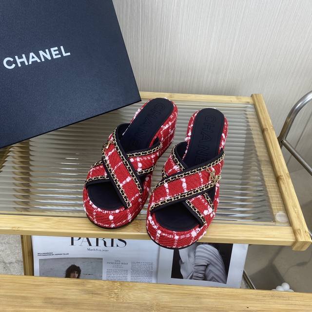 出厂价 Chanel｜小香23P新品链条交叉懒人厚底拖鞋 夏天必须人手一双 每个色系都很显白 经典大双c设计 上脚就是洋气不拖沓 脚感是软糯糯的就像踩在面包上贼