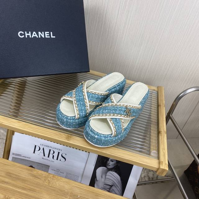 出厂价 Chanel｜小香23P新品链条交叉懒人厚底拖鞋 夏天必须人手一双 每个色系都很显白 经典大双c设计 上脚就是洋气不拖沓 脚感是软糯糯的就像踩在面包上贼