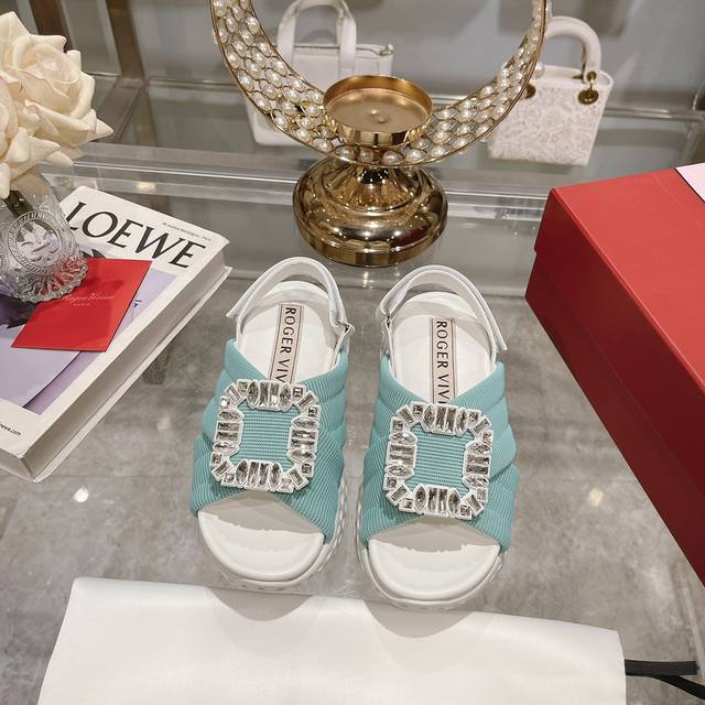 出厂 Roger Vivier 2024夏季新款 新色厚底 钻扣网面凉鞋，高端顶级版本原版1比1复刻，Rv凉鞋太舒服啦新出的这款凉鞋绝美了脚感好到不得了，上脚软