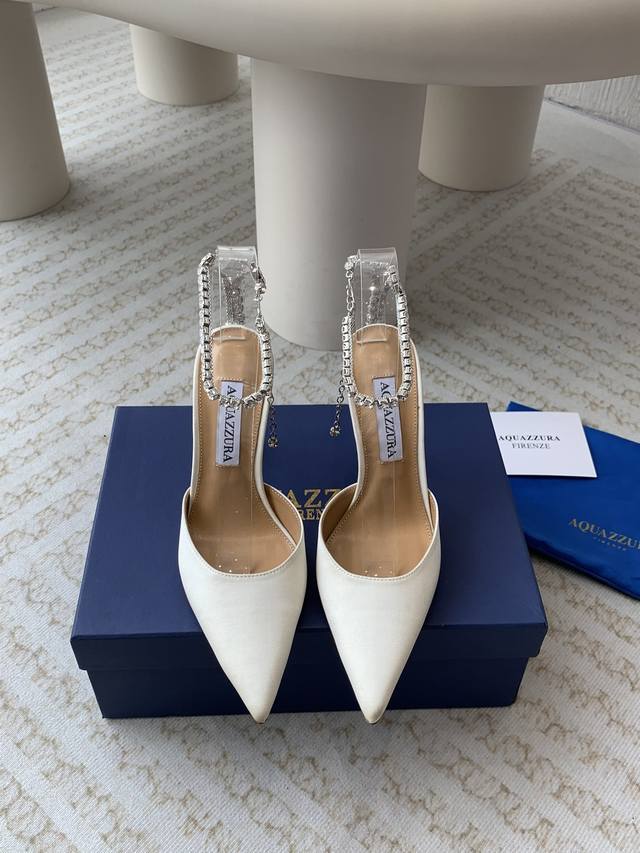 Aquazzura 24Ss 惊艳火爆款、菠萝 王室贵族的钟爱雍容华贵、气质高雅、到手如图柜级品质 进口真丝 Pv C透明片面料．璀璨别致水钻饰扣、小羊皮内里、