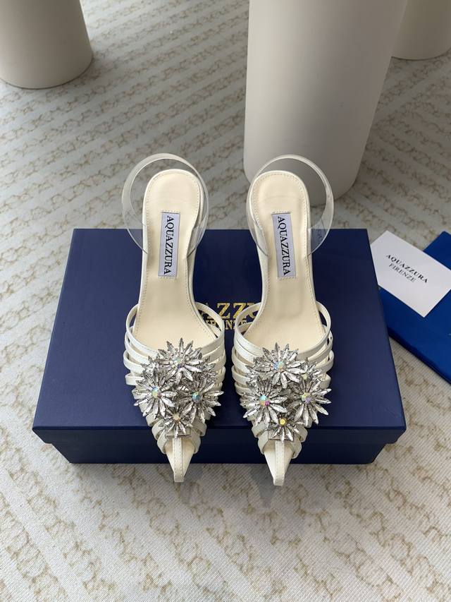 Aquazzura 24Ss 惊艳火爆款、菠萝 王室贵族的钟爱雍容华贵、气质高雅、到手如图柜级品质 进口真丝 璀璨别致水钻饰扣、小羊皮内里、意大利真a级真皮大底