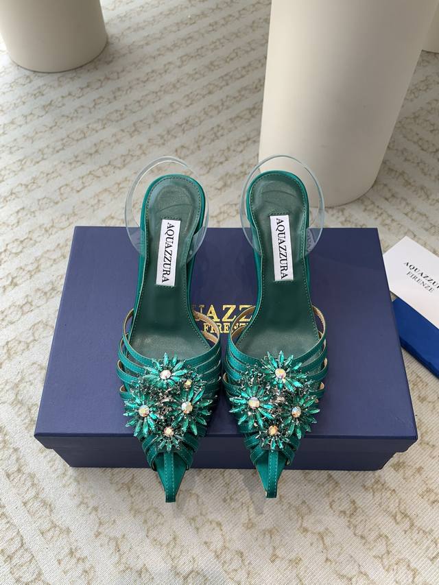 Aquazzura 24Ss 惊艳火爆款、菠萝 王室贵族的钟爱雍容华贵、气质高雅、到手如图柜级品质 进口真丝 璀璨别致水钻饰扣、小羊皮内里、意大利真a级真皮大底