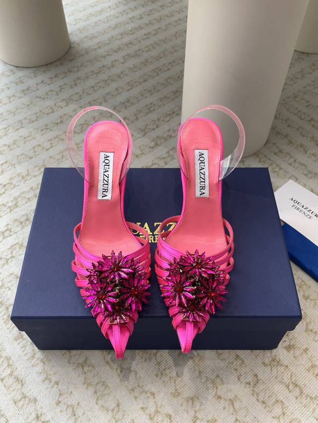 Aquazzura 24Ss 惊艳火爆款、菠萝 王室贵族的钟爱雍容华贵、气质高雅、到手如图柜级品质 进口真丝 璀璨别致水钻饰扣、小羊皮内里、意大利真a级真皮大底